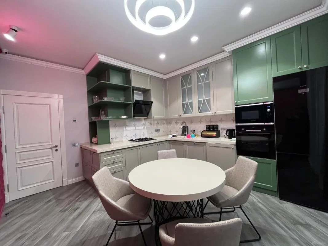 Kirayə verilir 3 otaqlı mənzil 180 m²