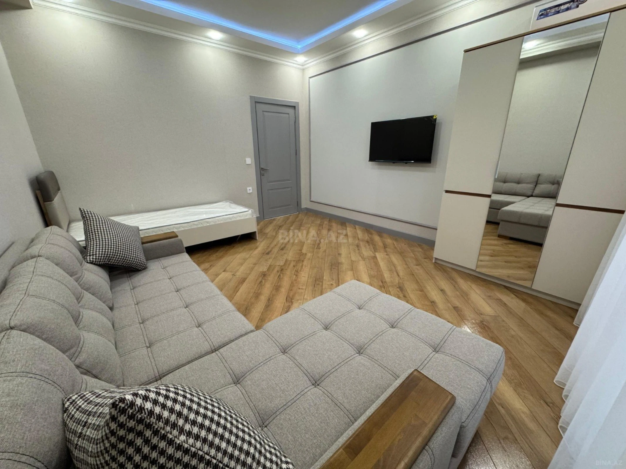 Kirayə verilir 2 otaqlı mənzil 85 m²