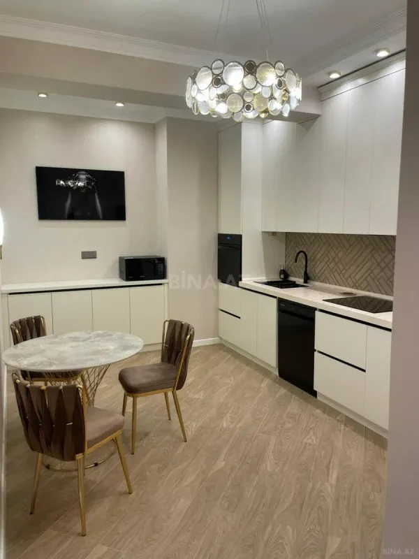 Kirayə verilir 3 otaqlı mənzil 106 m²