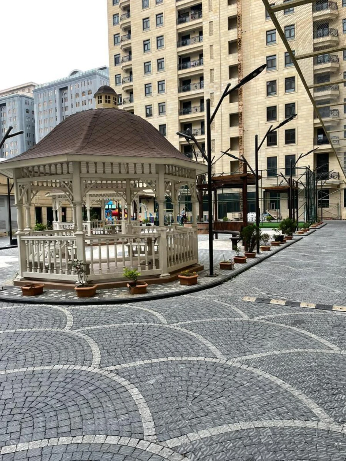 Kirayə verilir 3 otaqlı mənzil 106 m²