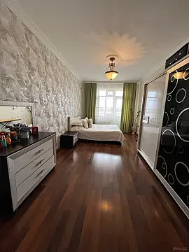 Satılır 3 otaqlı mənzil 130 m² — Bakı 3 otaq 130.00 m²