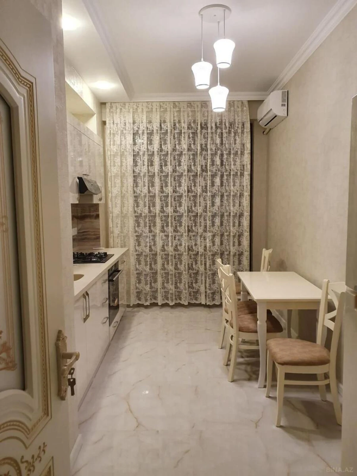 Kirayə verilir 3 otaqlı mənzil 126 m²