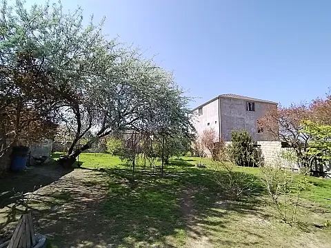 Satılır 4 otaqlı həyət evi 210 m²