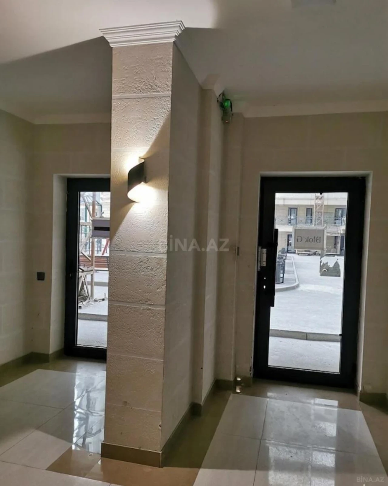 Satılır 3 otaqlı mənzil 93 m²