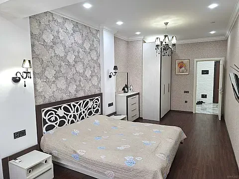 Kirayə verilir 2 otaqlı mənzil 70 m²
