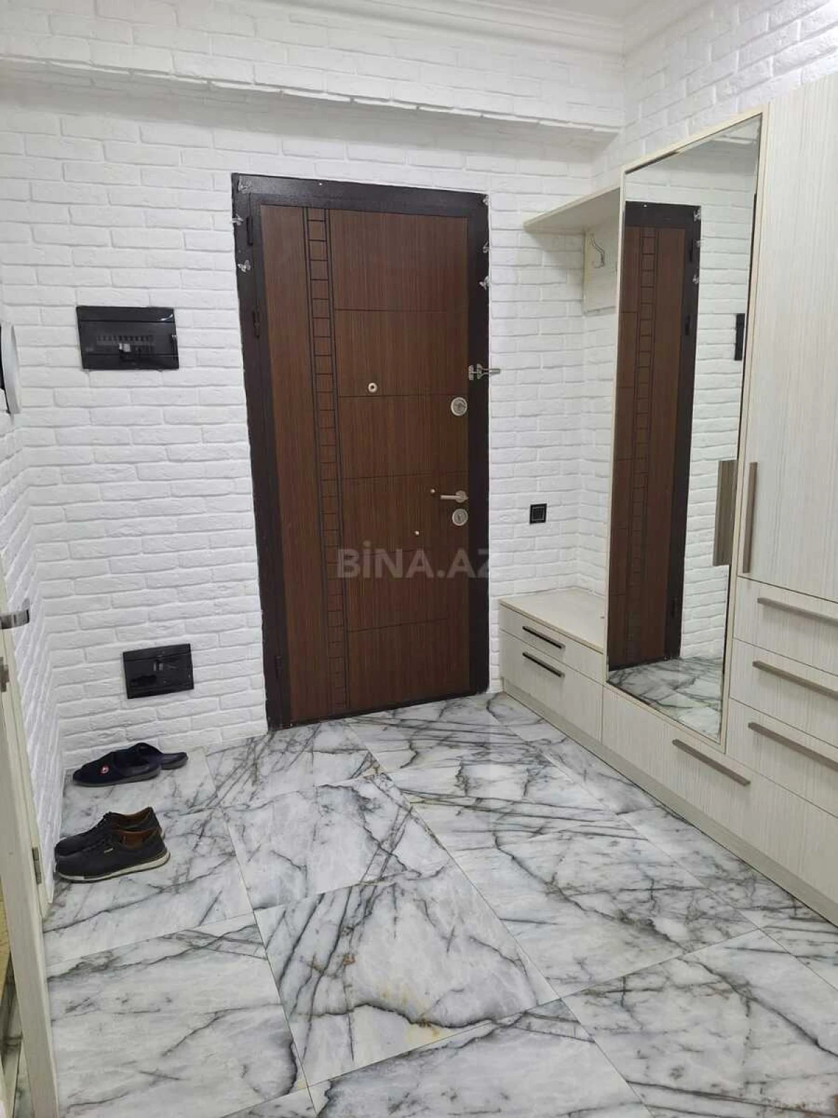 Kirayə verilir 2 otaqlı mənzil 70 m²