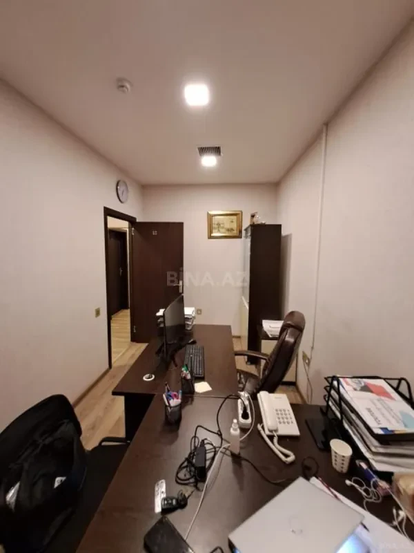 Kirayə verilir 20 otaqlı ofis 1100 m²