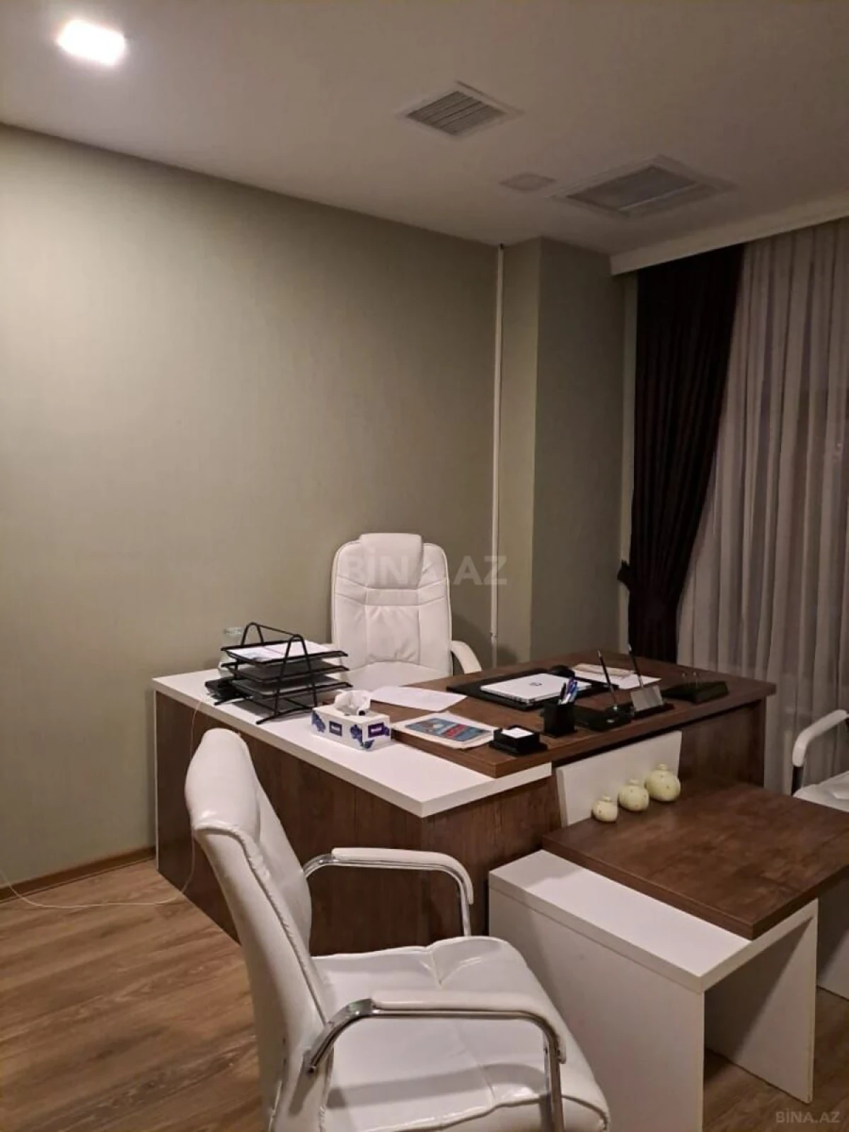 Kirayə verilir 20 otaqlı ofis 1100 m²