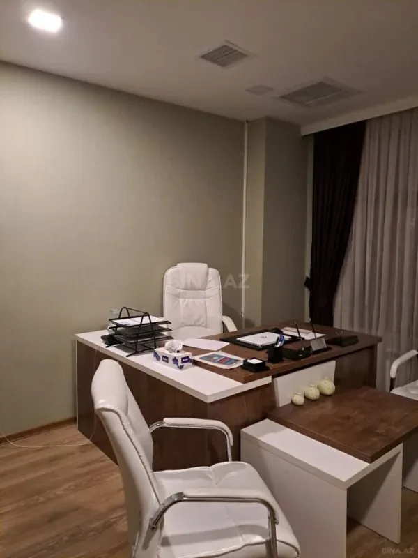 Kirayə verilir 20 otaqlı ofis 1100 m²
