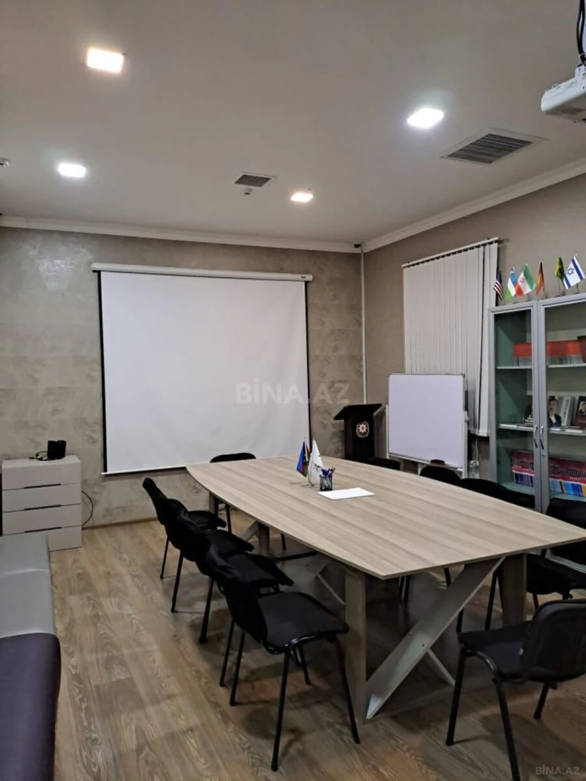 Kirayə verilir 20 otaqlı ofis 1100 m²