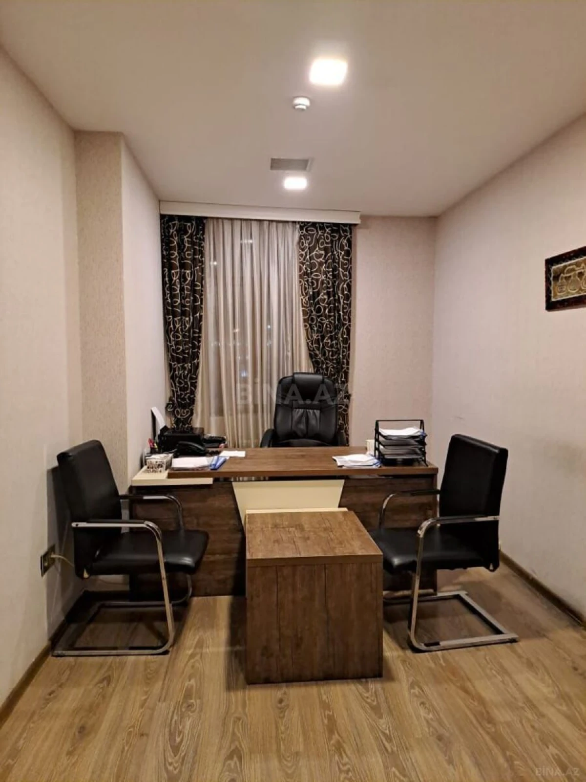 Kirayə verilir 20 otaqlı ofis 1100 m²