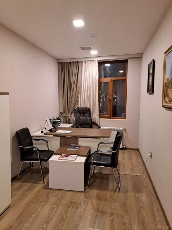 Kirayə verilir 20 otaqlı ofis 1100 m²