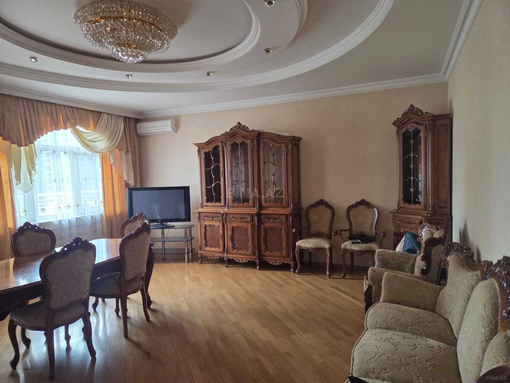 Kirayə verilir 3 otaqlı mənzil 176 m²