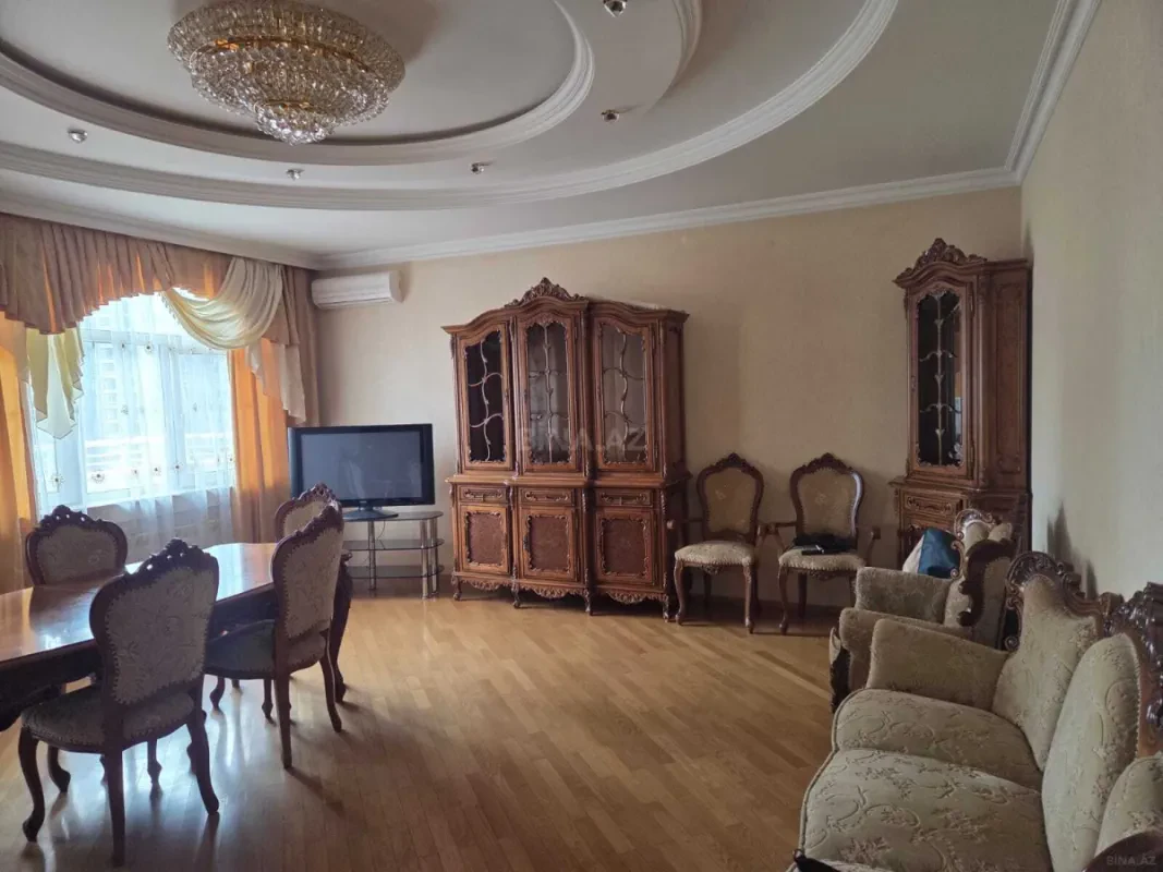 Kirayə verilir 3 otaqlı mənzil 176 m²
