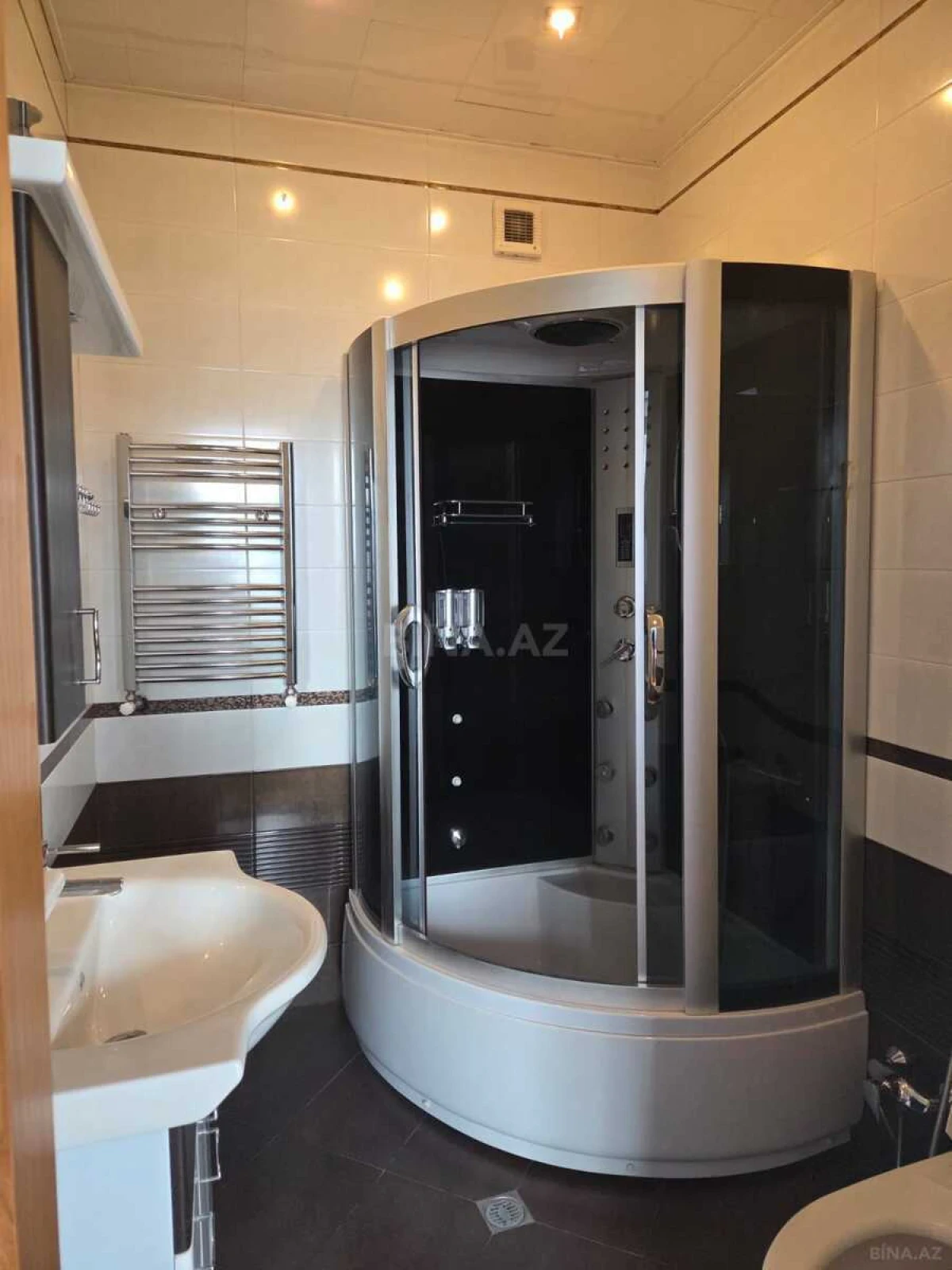 Kirayə verilir 3 otaqlı mənzil 176 m²