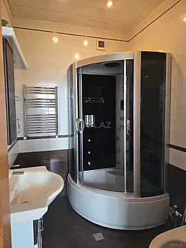 Kirayə verilir 3 otaqlı mənzil 176 m²