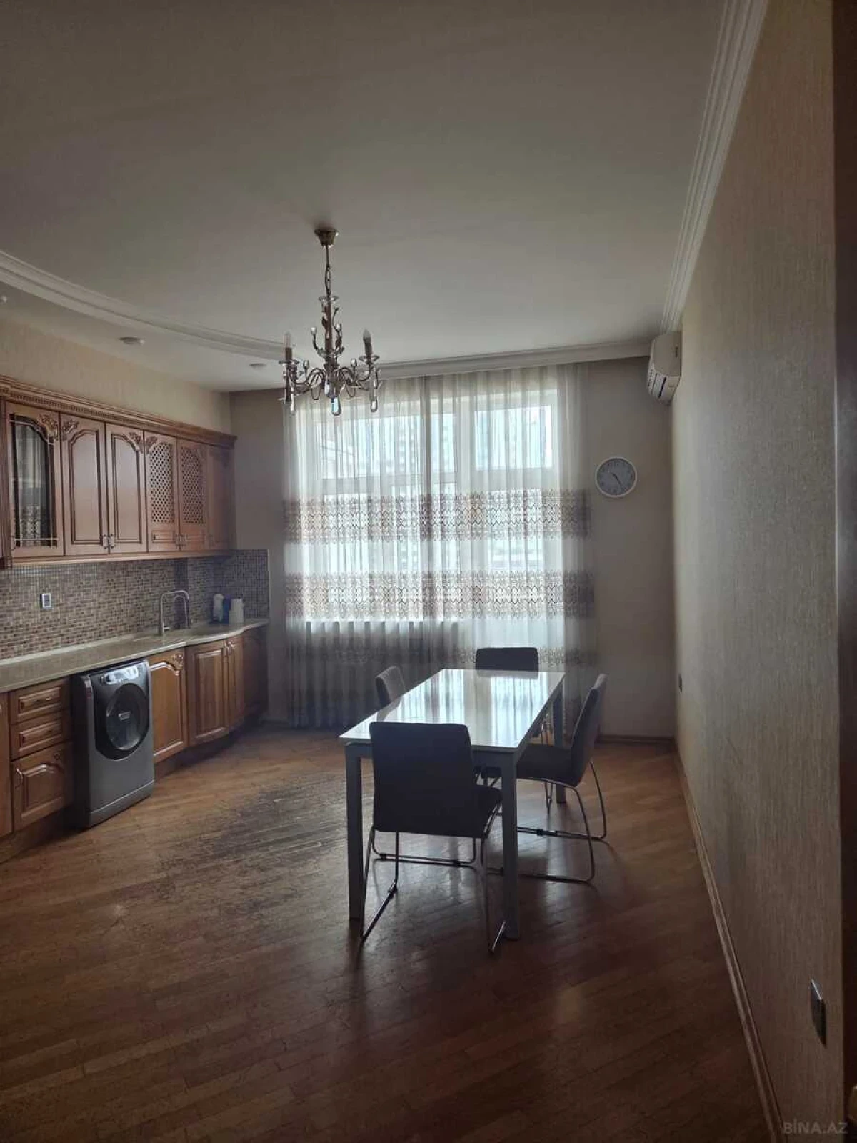 Kirayə verilir 3 otaqlı mənzil 176 m²
