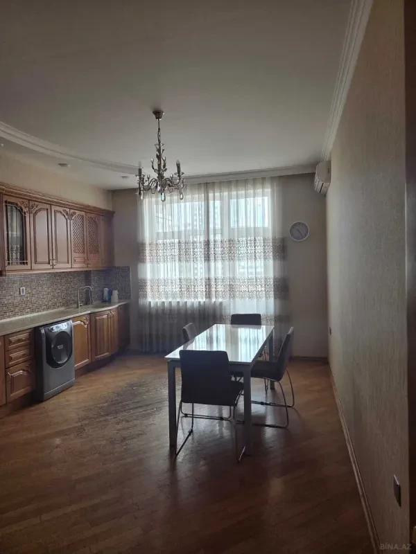 Kirayə verilir 3 otaqlı mənzil 176 m²