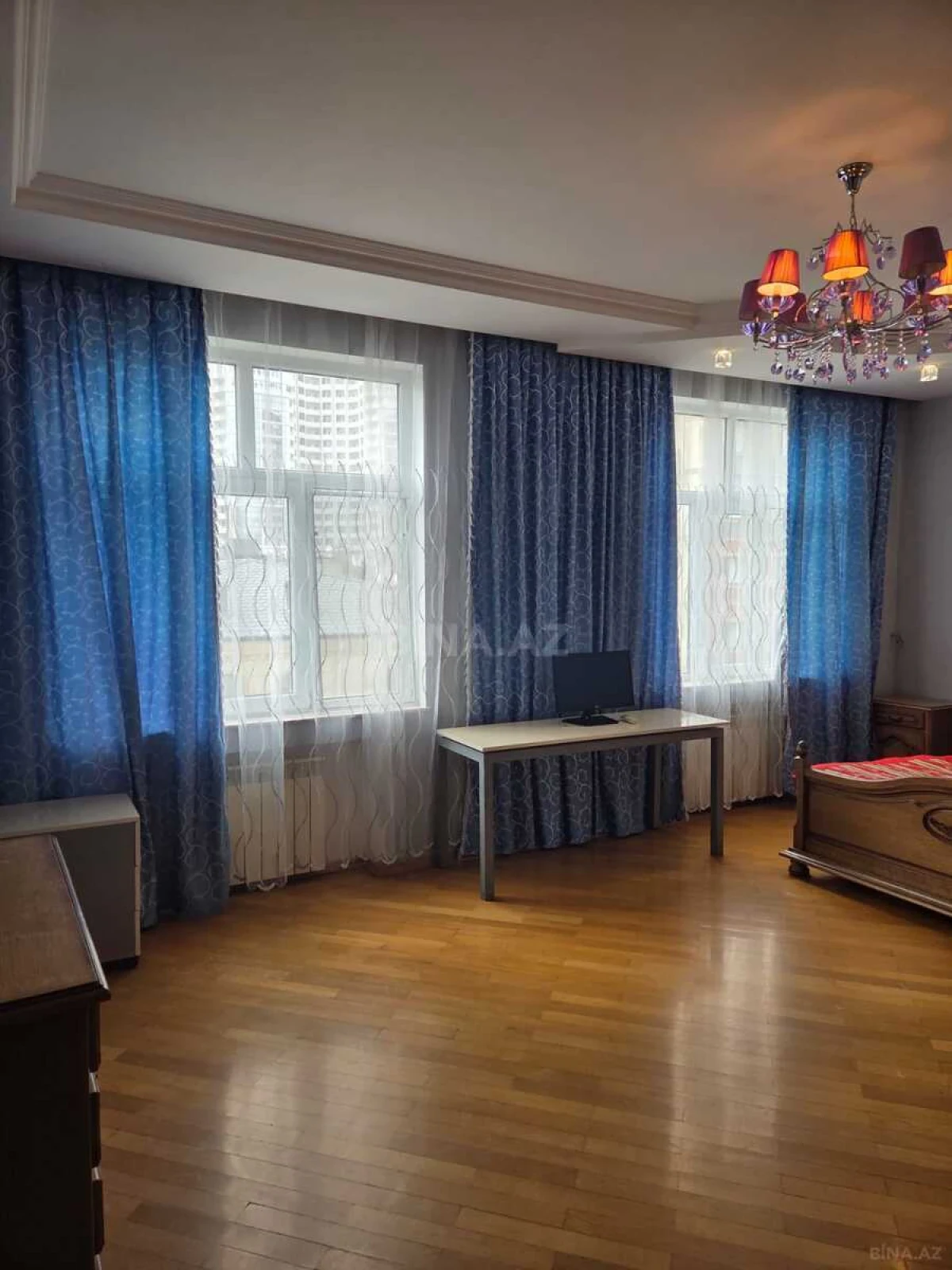 Kirayə verilir 3 otaqlı mənzil 176 m²