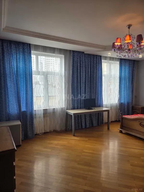 Kirayə verilir 3 otaqlı mənzil 176 m²