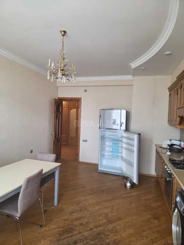 Kirayə verilir 3 otaqlı mənzil 176 m²