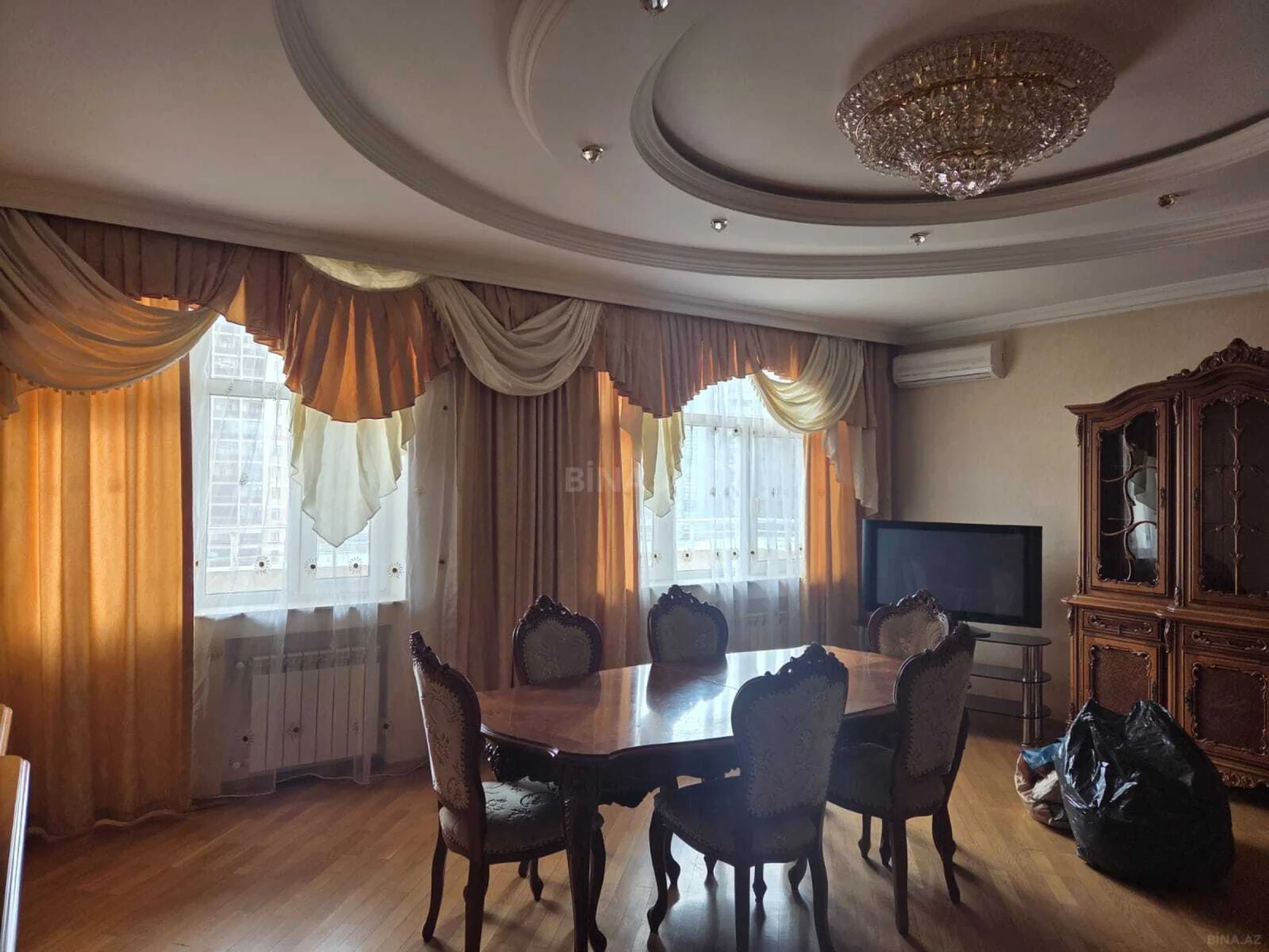 Kirayə verilir 3 otaqlı mənzil 176 m²