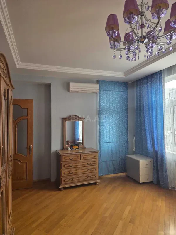 Kirayə verilir 3 otaqlı mənzil 176 m²