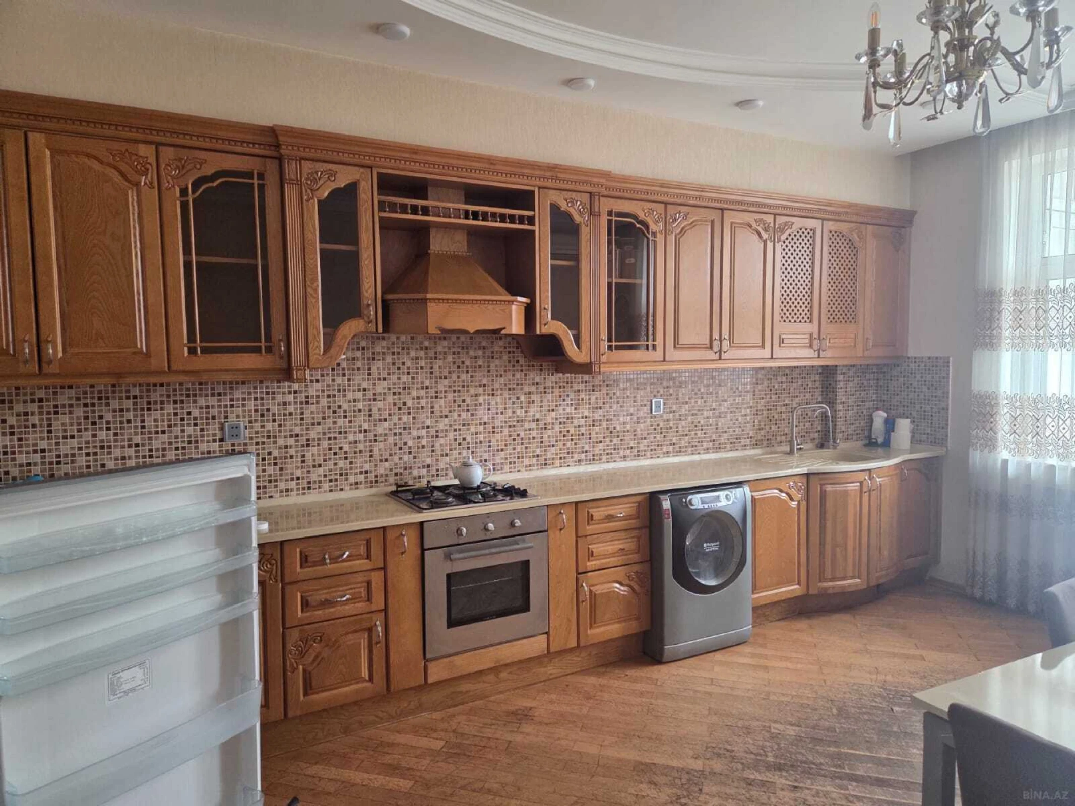 Kirayə verilir 3 otaqlı mənzil 176 m²