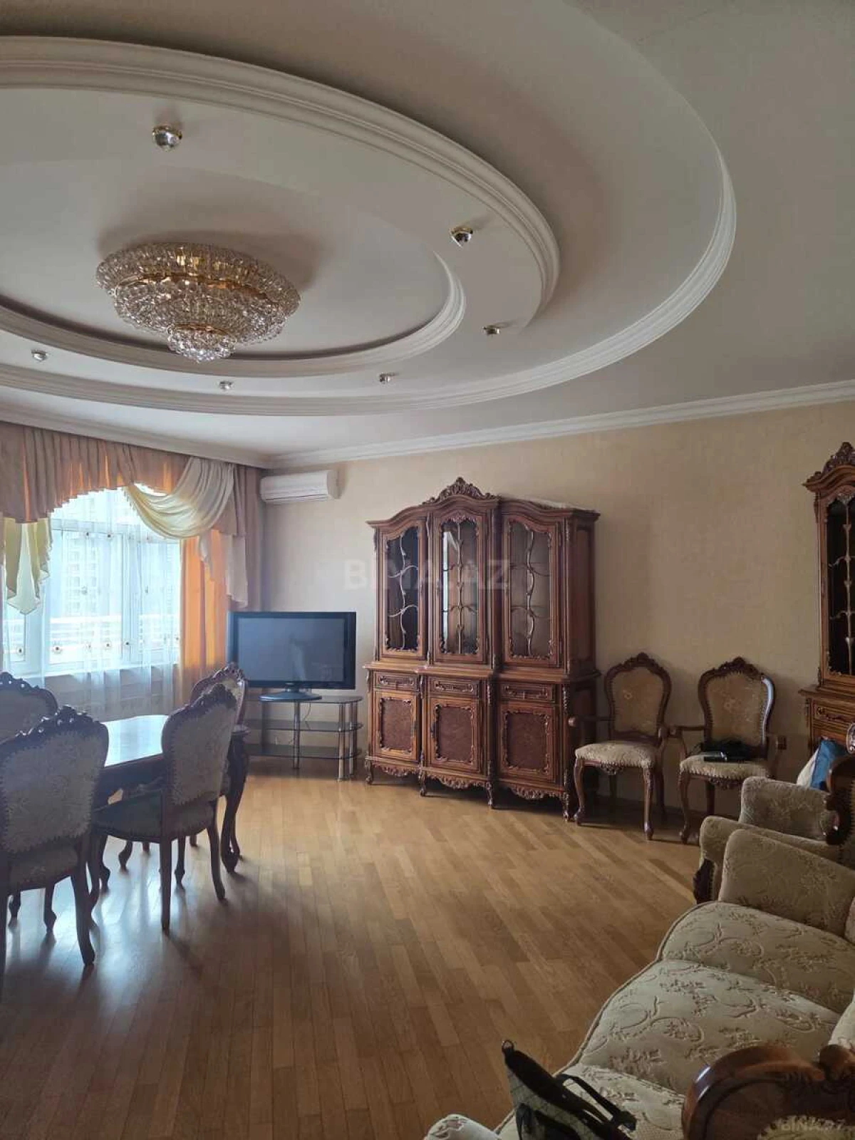 Kirayə verilir 3 otaqlı mənzil 176 m²