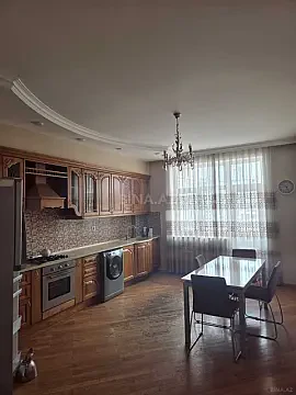 Kirayə verilir 3 otaqlı mənzil 176 m²