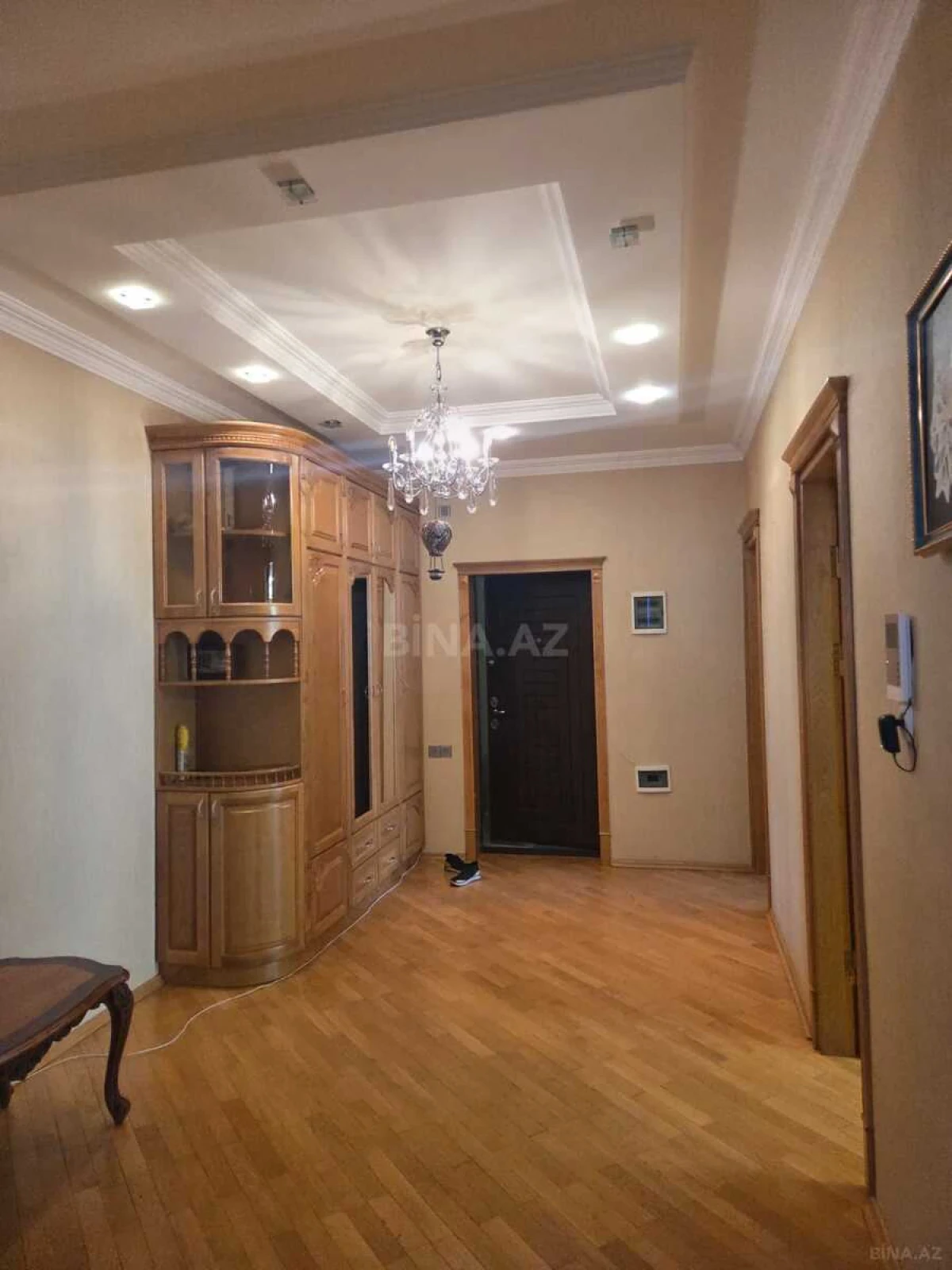 Kirayə verilir 3 otaqlı mənzil 176 m²