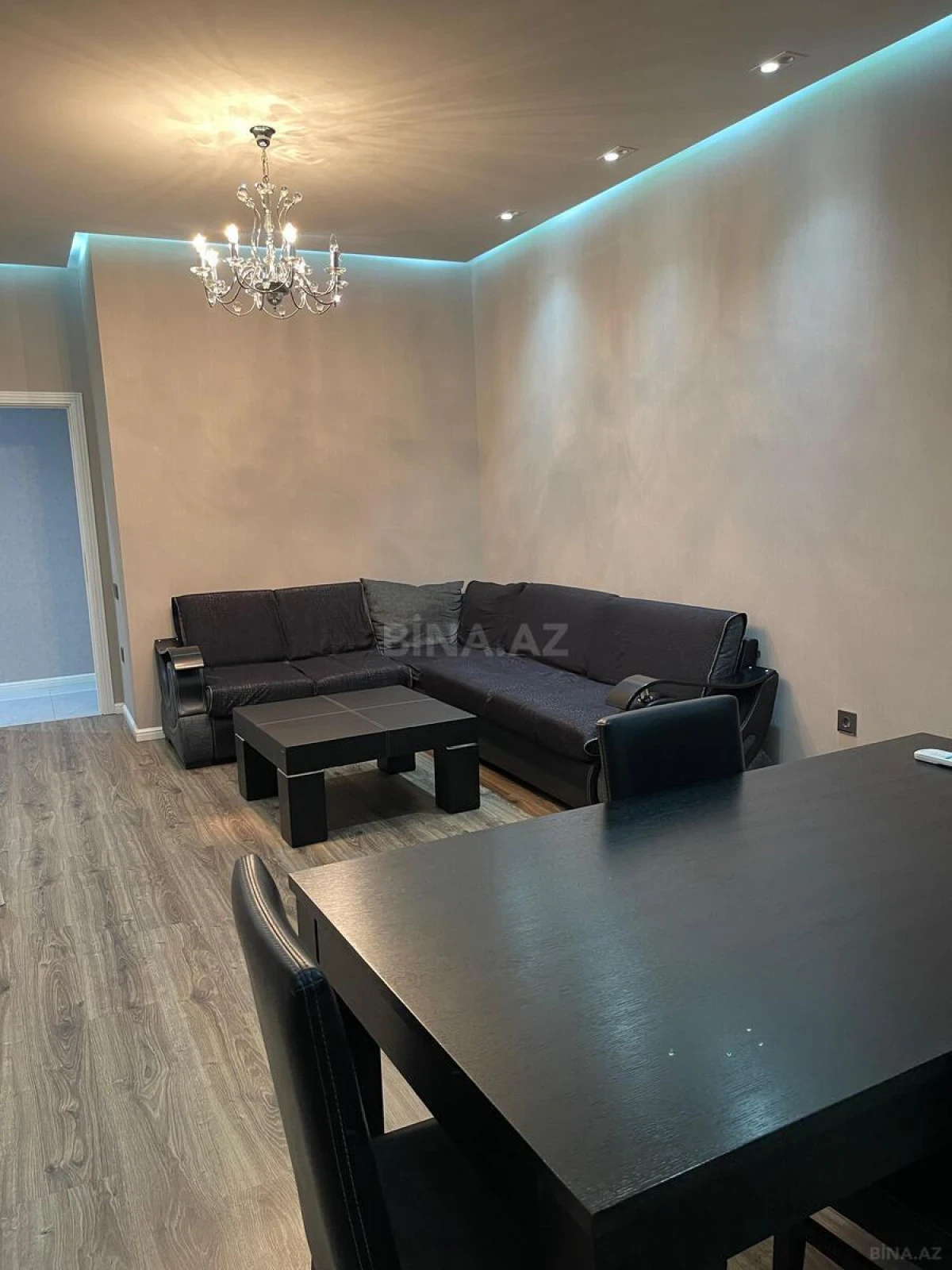 Kirayə verilir 2 otaqlı mənzil 88 m²