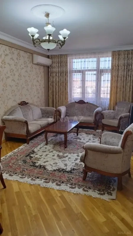 Satılır 3 otaqlı mənzil 130 m²
