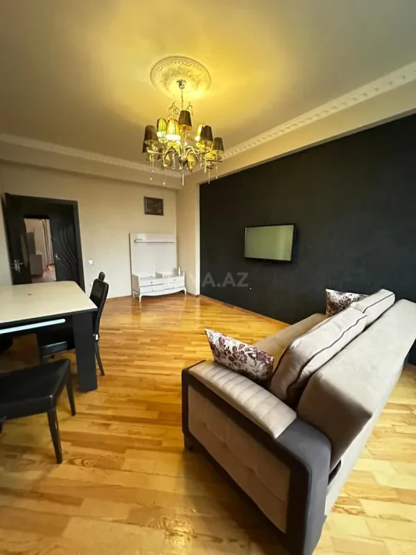 Kirayə verilir 3 otaqlı mənzil 148 m²