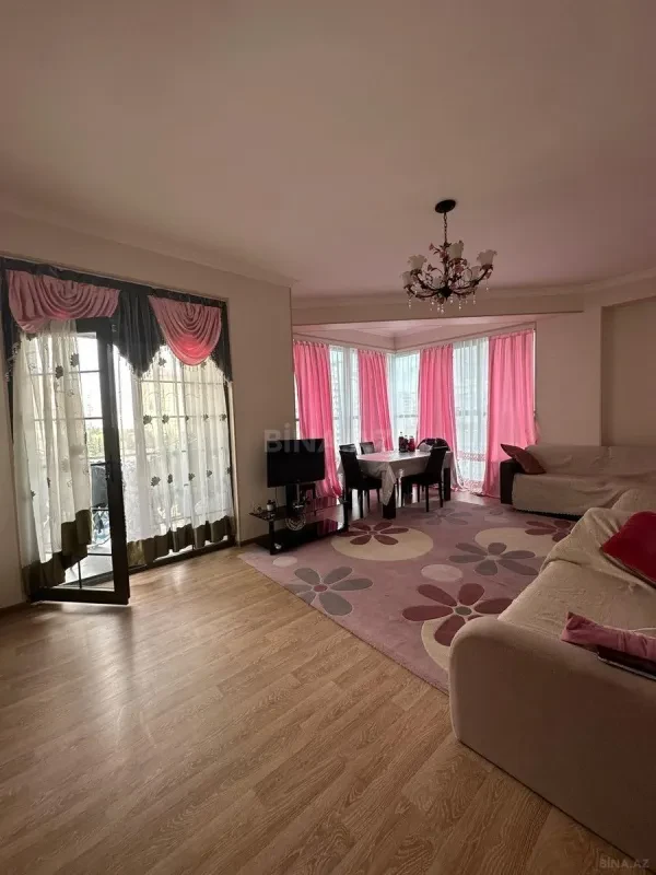 Kirayə verilir 2 otaqlı mənzil 90 m²