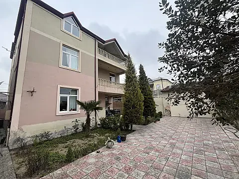 Satılır 8 otaqlı həyət evi 300 m² — Bakı 8 otaq 300.00 m²