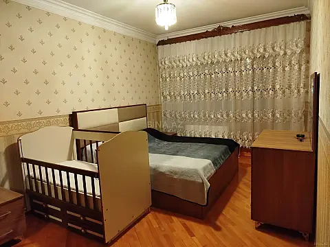 Satılır 4 otaqlı mənzil 100 m²