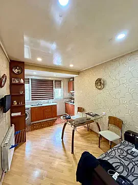 Satılır 2 otaqlı mənzil 65 m²