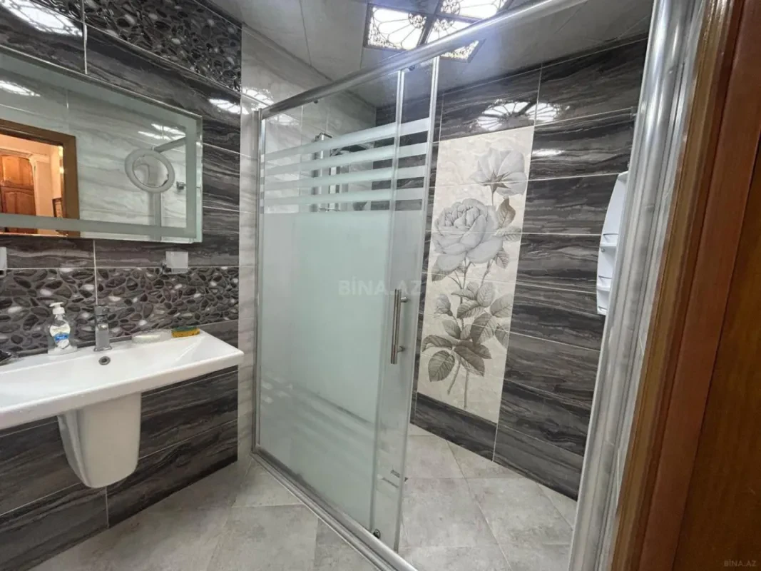 Kirayə verilir 3 otaqlı mənzil 160 m²