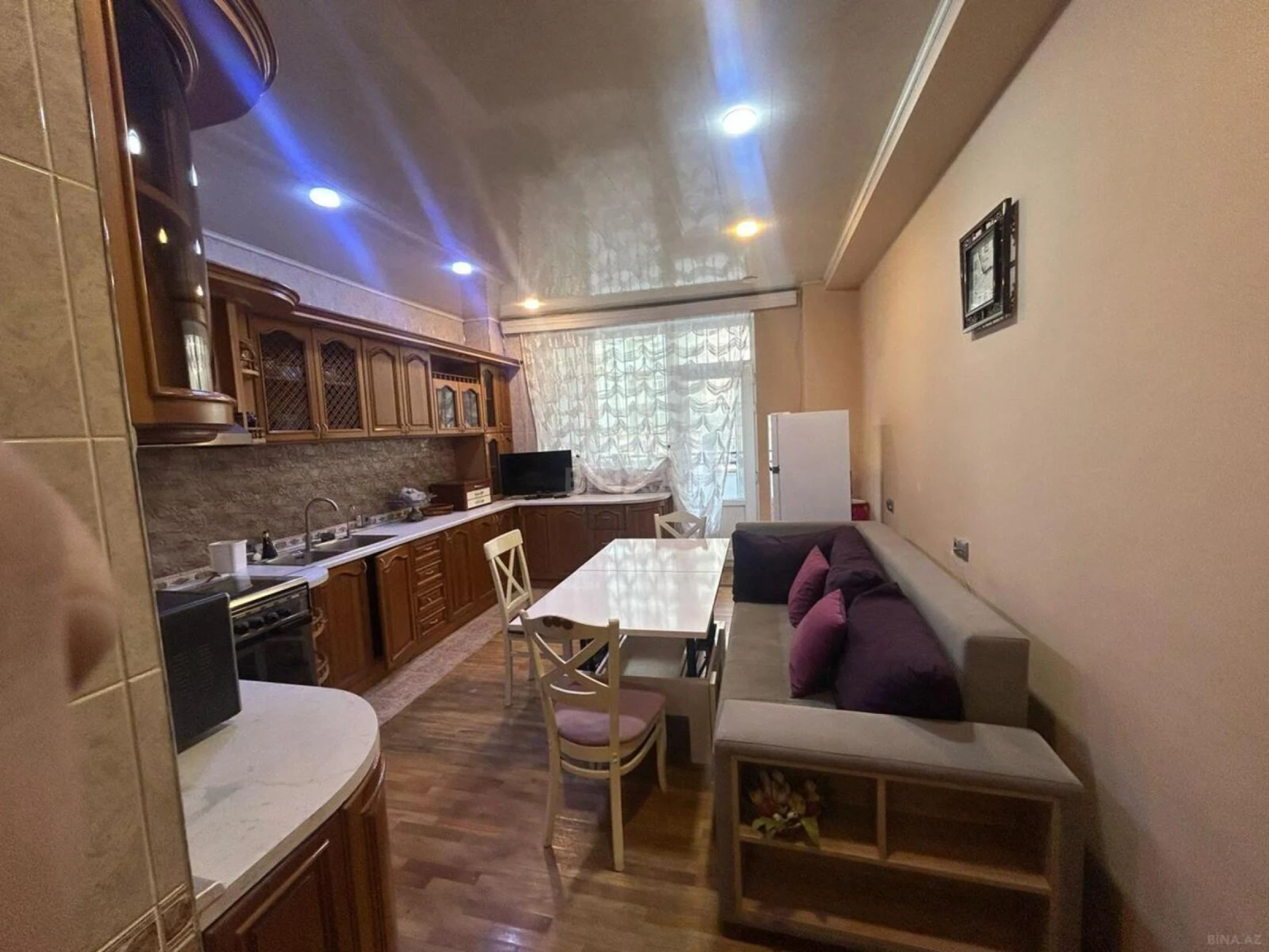 Kirayə verilir 3 otaqlı mənzil 160 m²