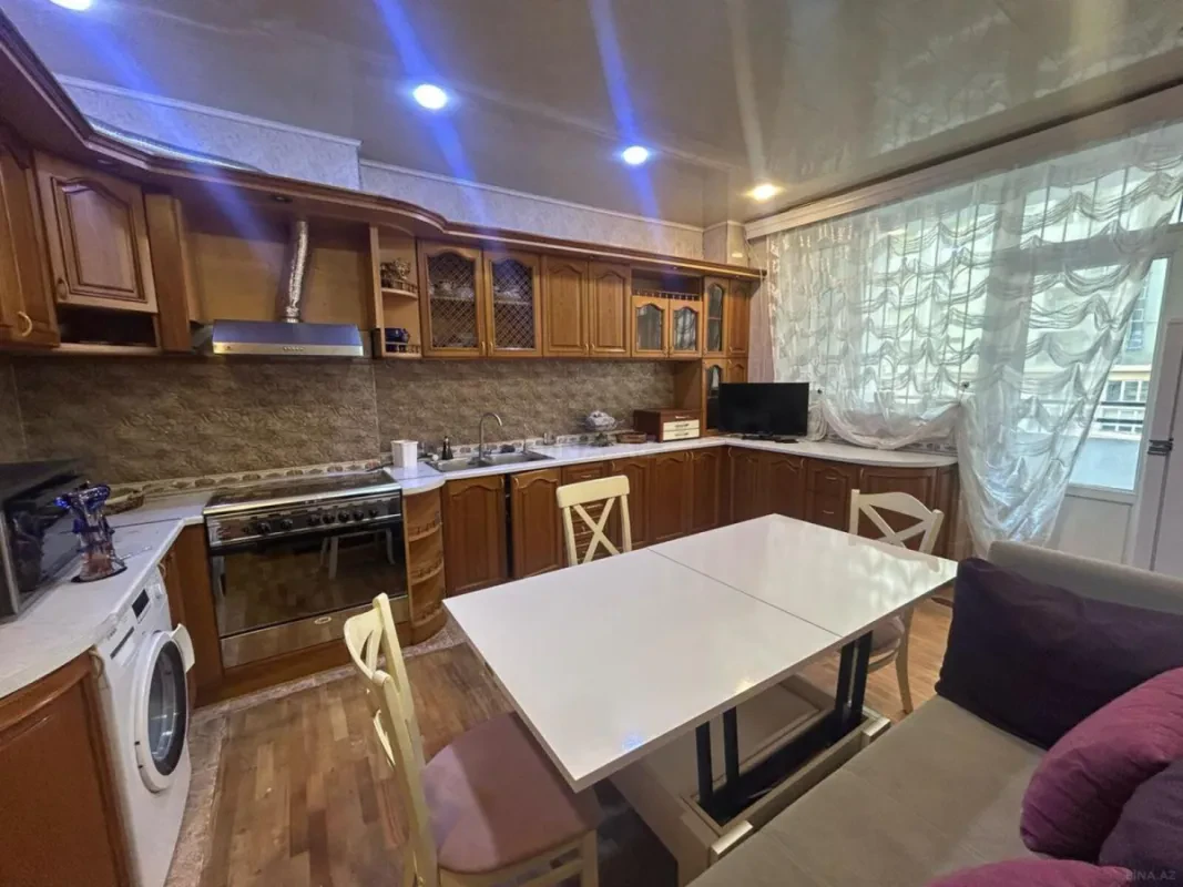 Kirayə verilir 3 otaqlı mənzil 160 m²