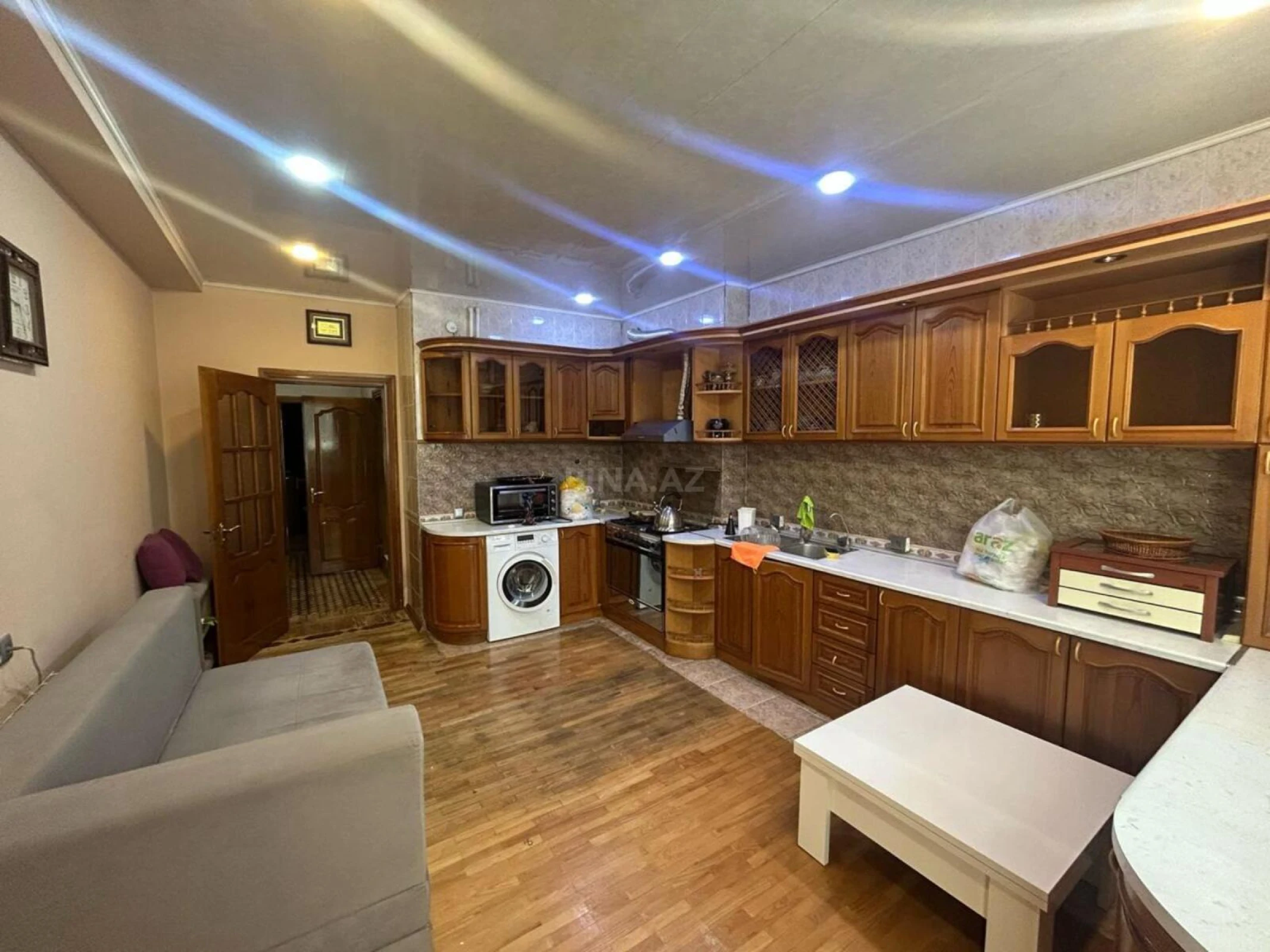 Kirayə verilir 3 otaqlı mənzil 160 m²