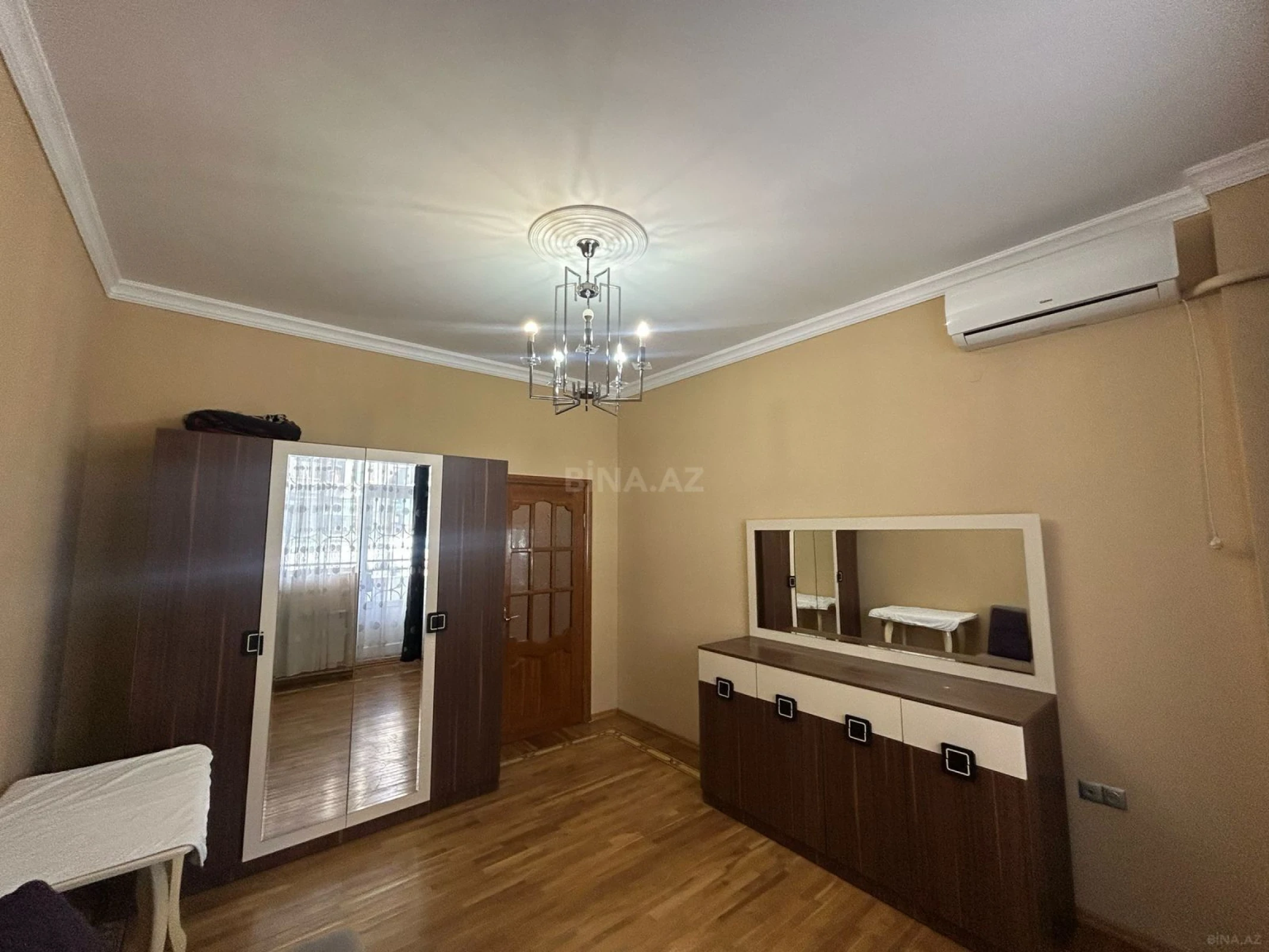 Kirayə verilir 3 otaqlı mənzil 160 m²