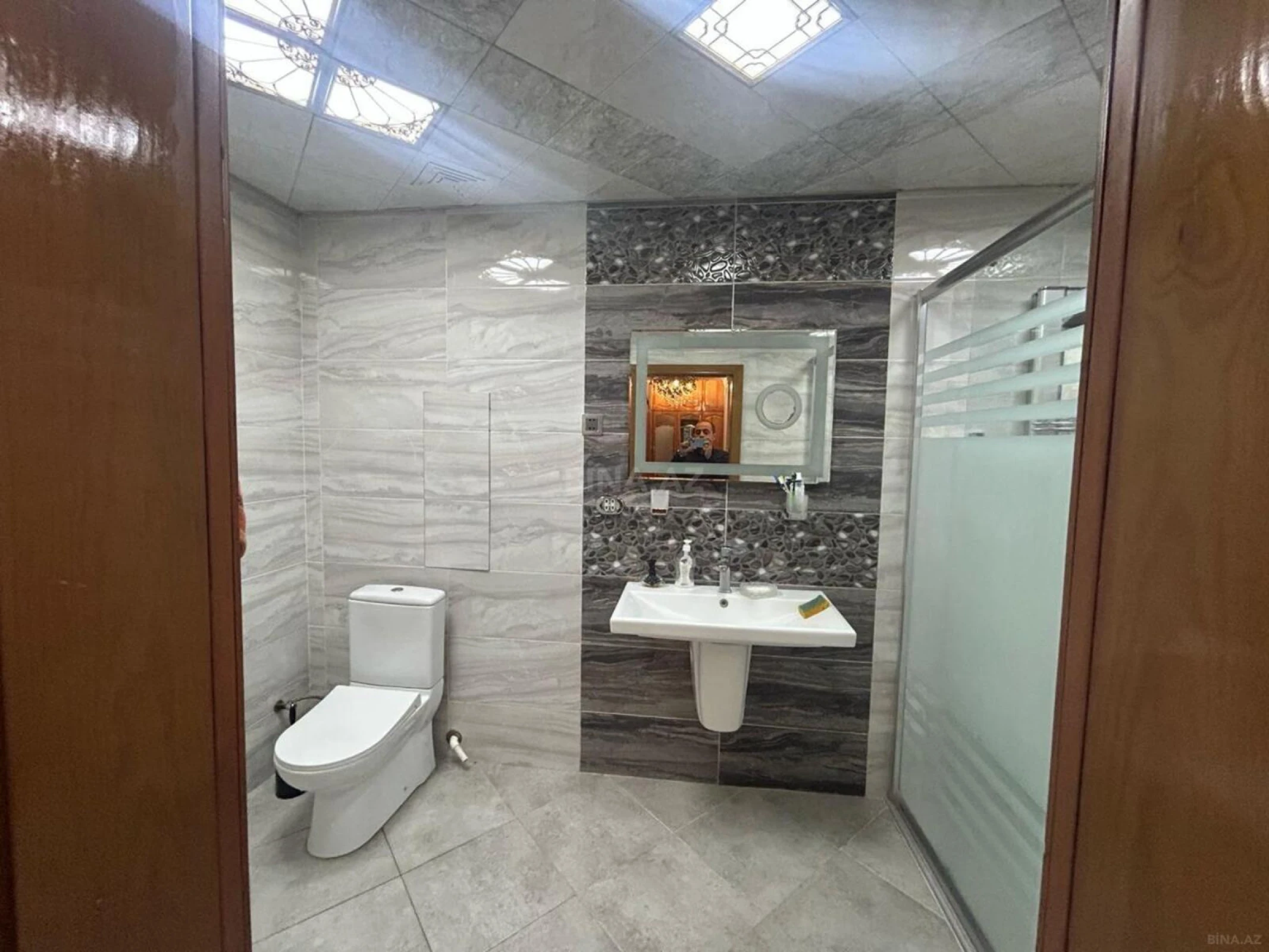 Kirayə verilir 3 otaqlı mənzil 160 m²