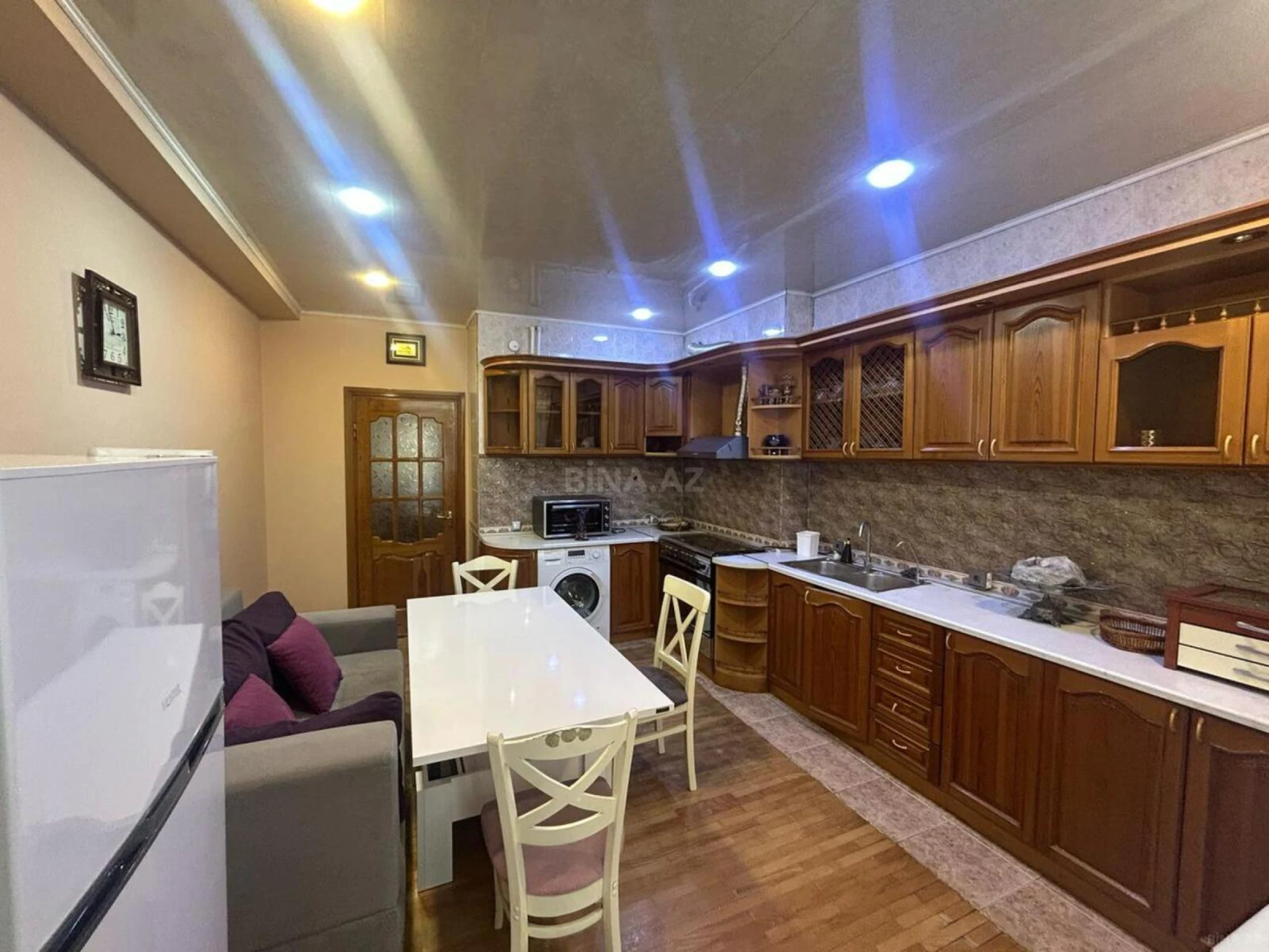 Kirayə verilir 3 otaqlı mənzil 160 m²