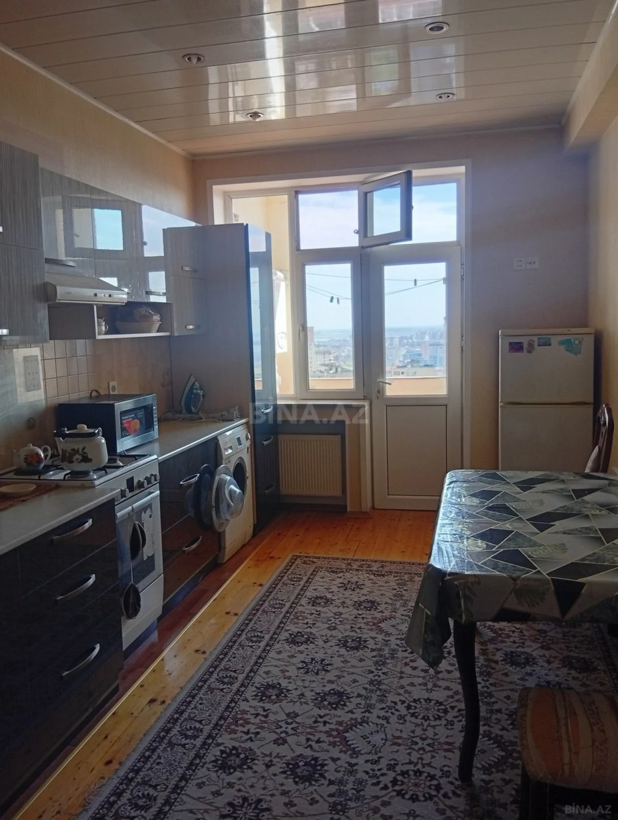 Kirayə verilir 3 otaqlı mənzil 130 m²