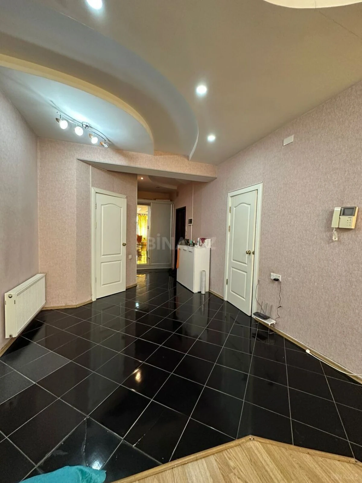 Satılır 3 otaqlı mənzil 107 m²