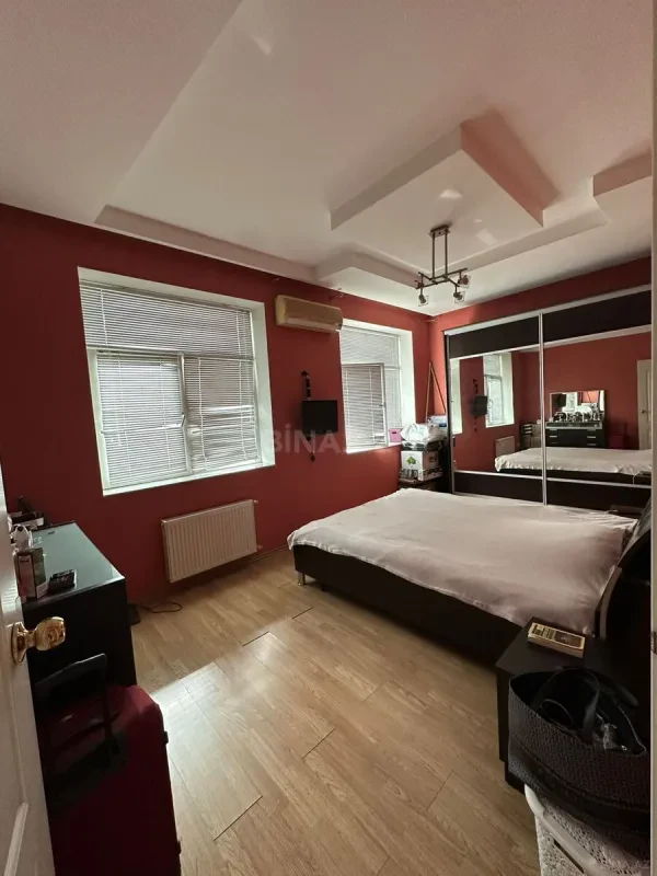 Satılır 3 otaqlı mənzil 107 m²