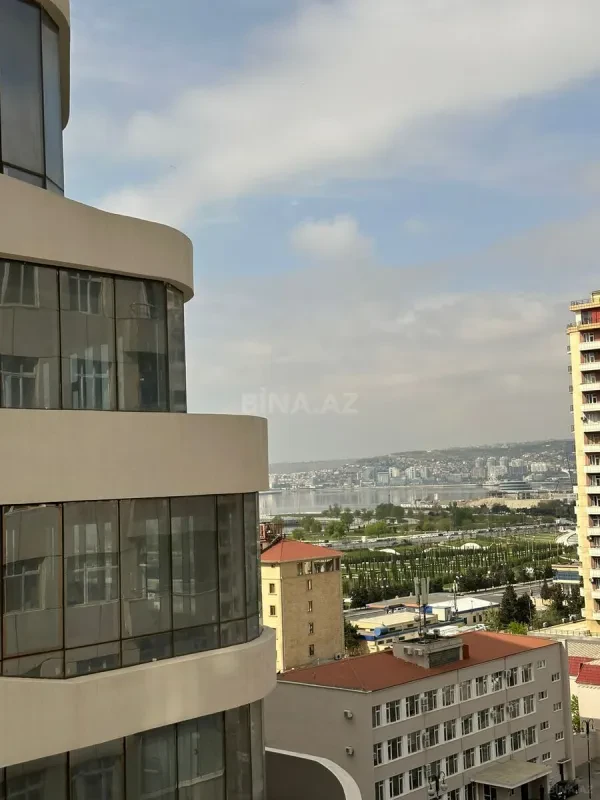 Satılır 3 otaqlı mənzil 107 m²