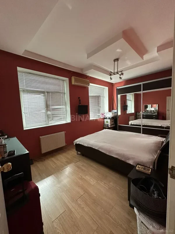 Satılır 3 otaqlı mənzil 107 m²